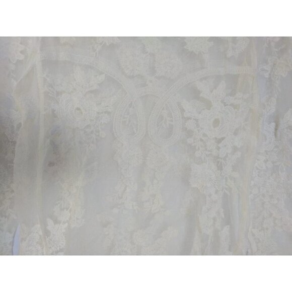 Vintage-Inspired White Lace Blouse With Long Sleeves & Button-Back Closure. - Picture 5 of 7